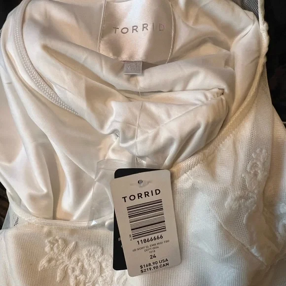NWT Torrid Special Occasion Ivory Embroidered Hi-Lo
Dress Size 24 Wedding Bridal - Picture 14 of 16